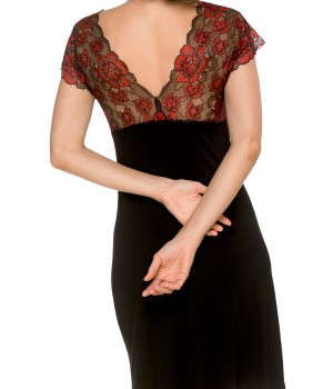 Detalle encaje floral nuisette escote V